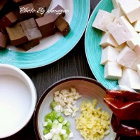 川辣双色豆腐的做法 图解1 -->