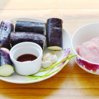 夏季做道爆好吃的烤箱菜——肉酱烤茄子的做法图解1