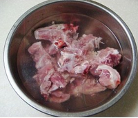 东北酸菜炖猪肉 的做法图解1