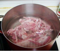 东北酸菜炖猪肉 的做法图解3