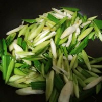 蒜苗炒五花肉的做法图解5