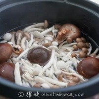 鲜掉眉毛——鲜菌汤的做法图解2