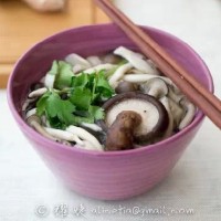 鲜掉眉毛——鲜菌汤的做法图解5