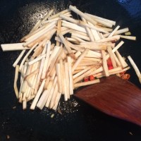杏鲍菇炒肉丝的做法图解4