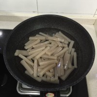 泡椒烤魔芋的做法图解1