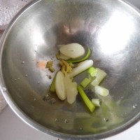 尖椒千张炒肉片的做法图解3