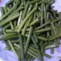 韭菜薹炒腊肉的做法图解1
