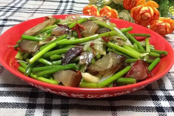 韭菜薹炒腊肉的做法