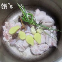 蹄花儿冻的做法图解1