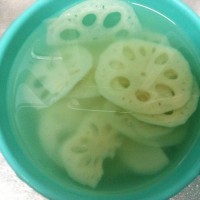 猪耳朵炒藕片的做法图解3