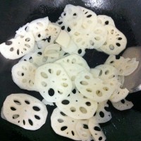 猪耳朵炒藕片的做法图解5