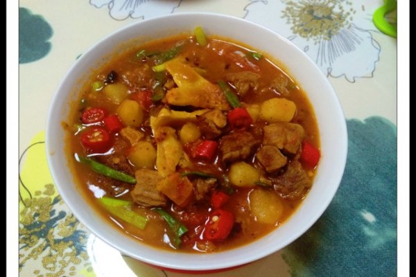 西红柿土豆炖牛腩的做法