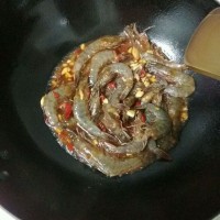 剁椒孜然焖大虾的做法图解4