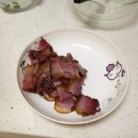 青椒炒腊肉的做法图解1