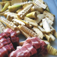 春笋烧肉的做法图解1