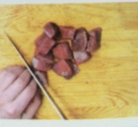 牛肉炖山药---强壮筋骨汤的做法图解1