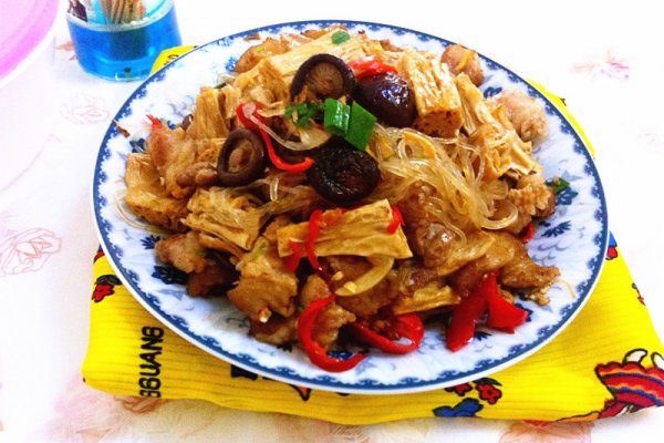 腐竹粉丝烧肉的做法