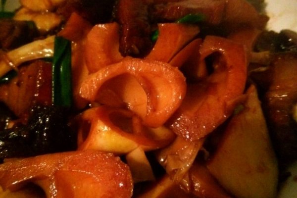 大喜大牛肉粉之咸肉炖春笋的做法