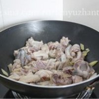 秋冬季最应景的经典滋补菜肴——栗子炖鸡的做法图解6