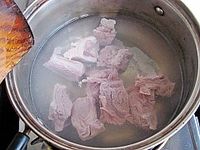 苦瓜玉米排骨汤的做法图解3