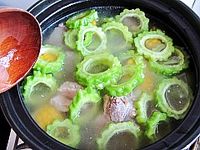 苦瓜玉米排骨汤的做法图解11