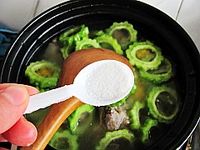 苦瓜玉米排骨汤的做法图解12