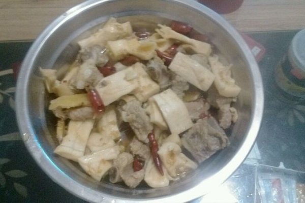 笋子烧排骨的做法