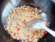 豆角炒肉沫的做法图解2