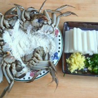河蟹炒年糕的做法图解2