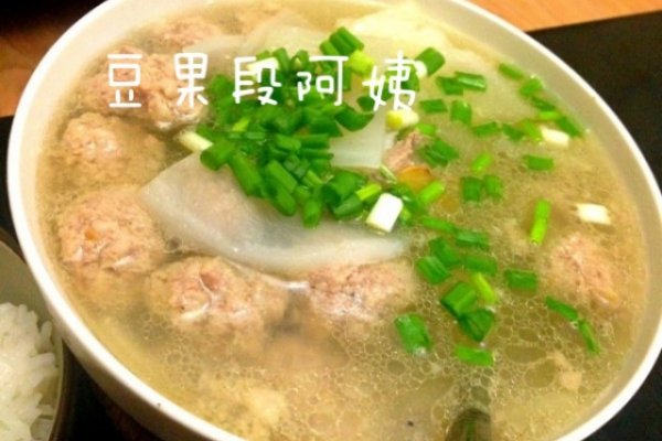 清淡鲜香肉丸汤的做法