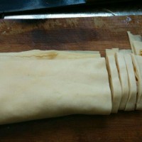 猫咪之家腊肉香肠蒸千张的做法图解2