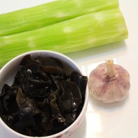 青笋拌木耳的做法图解1
