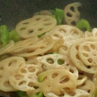青椒藕片的做法图解2