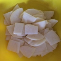 芹菜炒土豆片的做法图解2