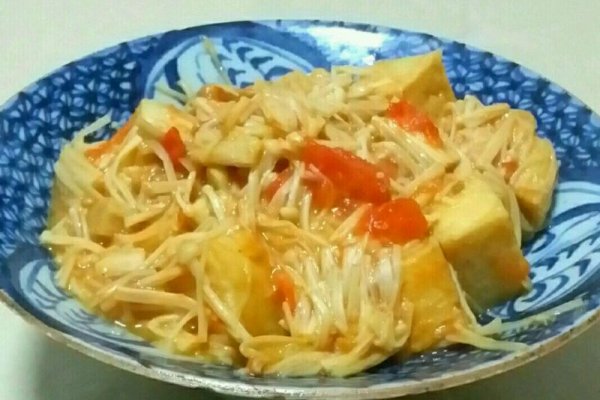 金针菇炒鱼豆腐的做法