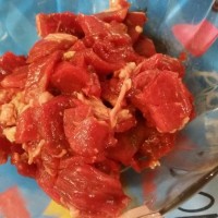 黑胡椒牛肉炒青椒的做法图解1