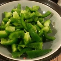 黑胡椒牛肉炒青椒的做法图解2