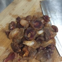川味熏肠炒蒜苔的做法图解2