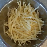 红油土豆丝的做法图解2