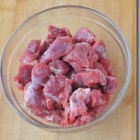 红烧土豆牛腩的做法图解1