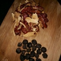 桂圆红枣银耳汤的做法图解1