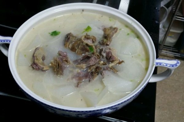 腊鸭煲白萝卜的做法