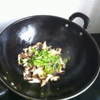 香菇炒肉丝的做法图解7