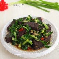 羊血炒韭菜的做法图解7