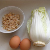 白菜虾皮炒鸡蛋的做法图解1