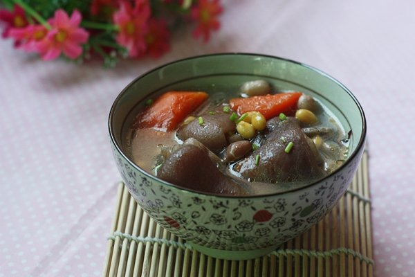 补充胶原蛋白的【黄豆炖猪蹄】-冬季暖身的做法