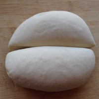 鸡蛋灌饼卷培根的做法图解2