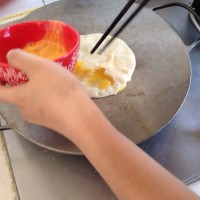 鸡蛋灌饼卷培根的做法图解13