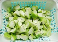 清炒丝瓜的做法图解1