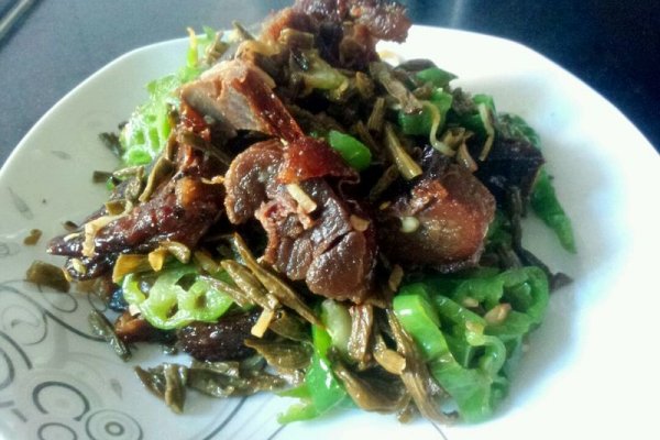酸豆角腊鸭的做法